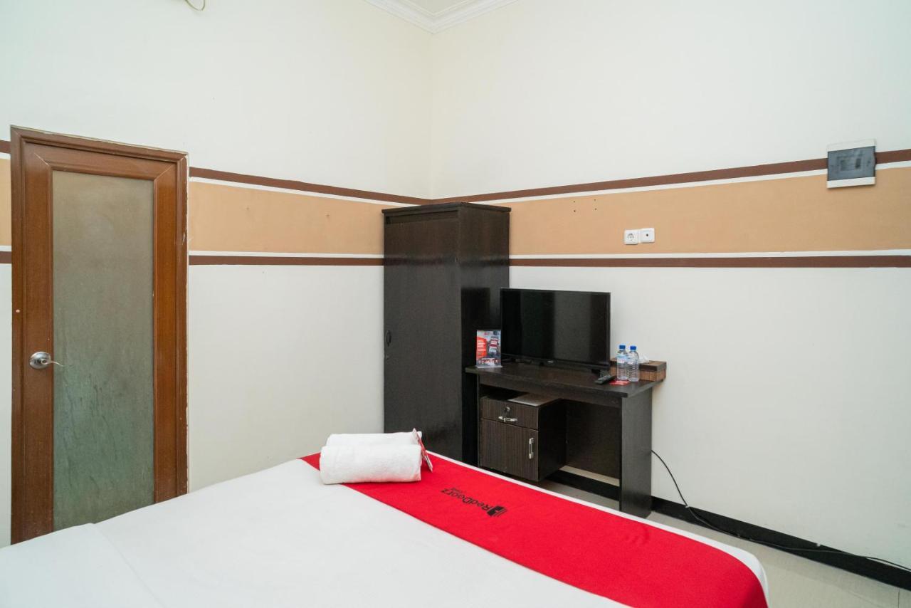 Reddoorz Syariah Near Marvel City Mall 2 Сурабая Экстерьер фото