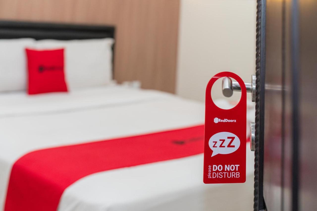 Reddoorz Syariah Near Marvel City Mall 2 Сурабая Экстерьер фото