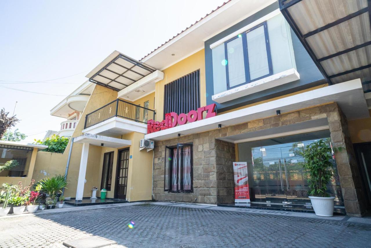 Reddoorz Syariah Near Marvel City Mall 2 Сурабая Экстерьер фото
