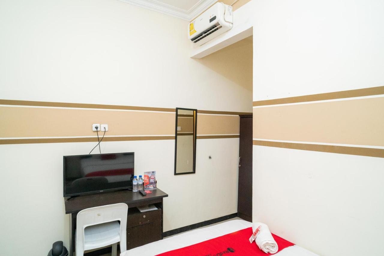 Reddoorz Syariah Near Marvel City Mall 2 Сурабая Экстерьер фото