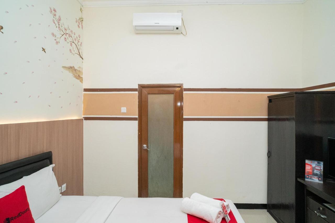 Reddoorz Syariah Near Marvel City Mall 2 Сурабая Экстерьер фото