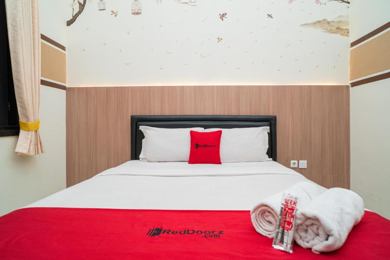 Reddoorz Syariah Near Marvel City Mall 2 Сурабая Экстерьер фото
