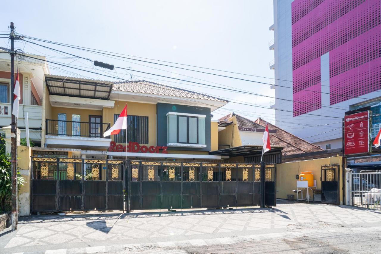 Reddoorz Syariah Near Marvel City Mall 2 Сурабая Экстерьер фото