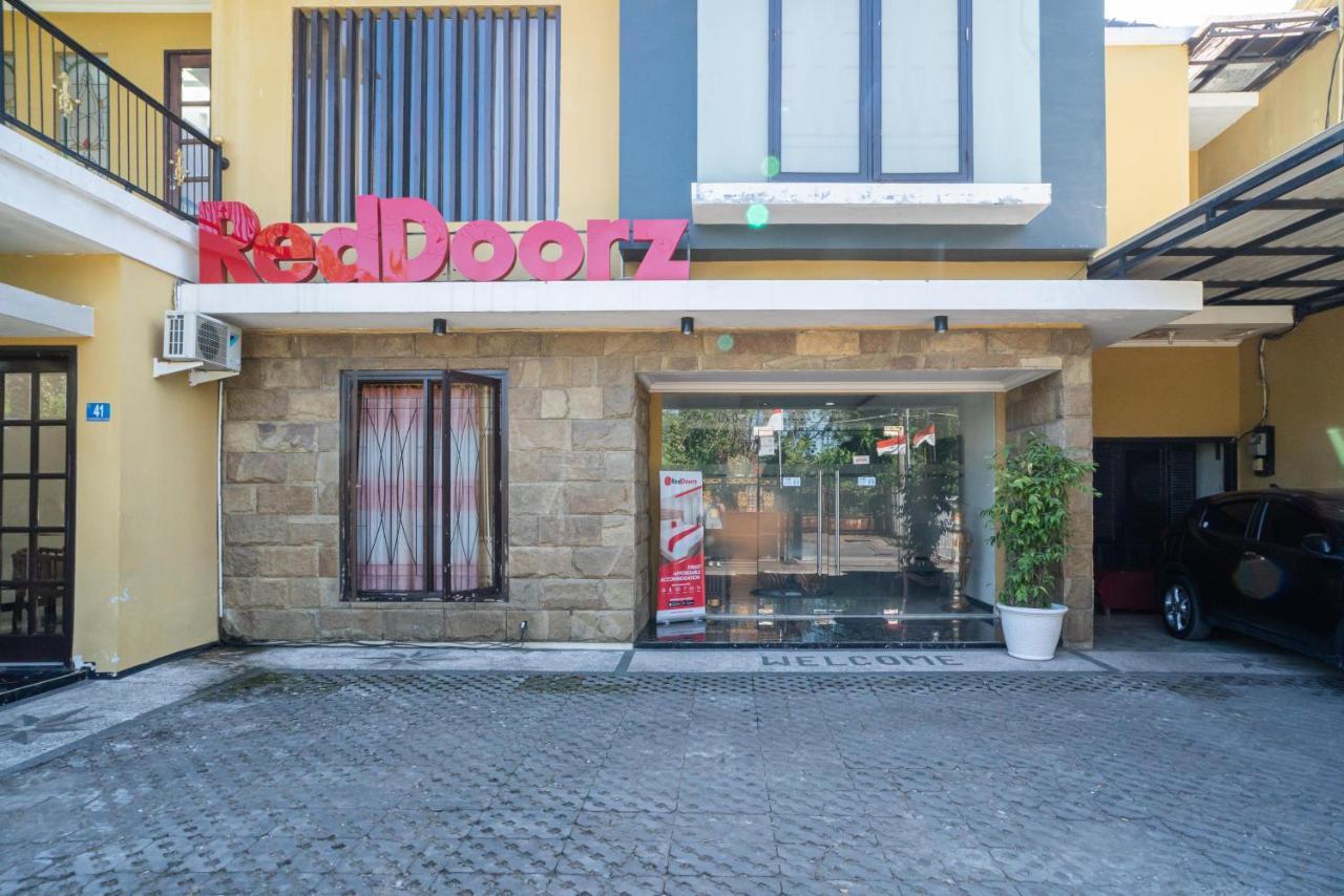 Reddoorz Syariah Near Marvel City Mall 2 Сурабая Экстерьер фото