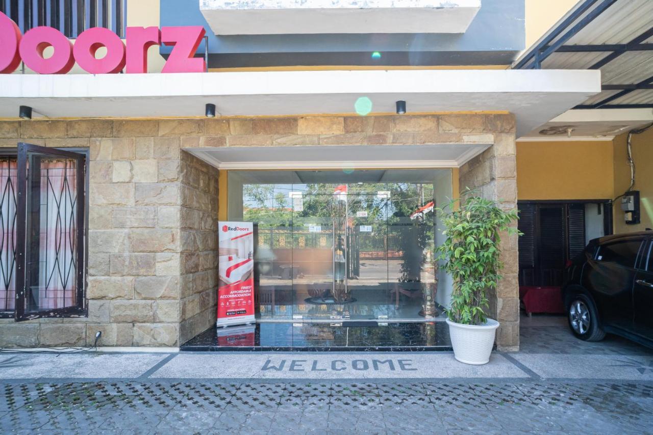 Reddoorz Syariah Near Marvel City Mall 2 Сурабая Экстерьер фото