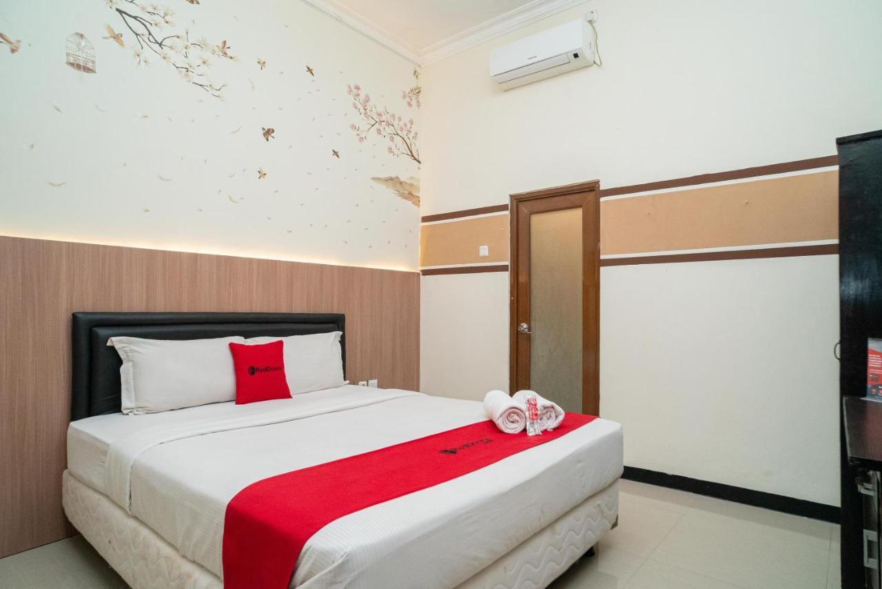Reddoorz Syariah Near Marvel City Mall 2 Сурабая Экстерьер фото
