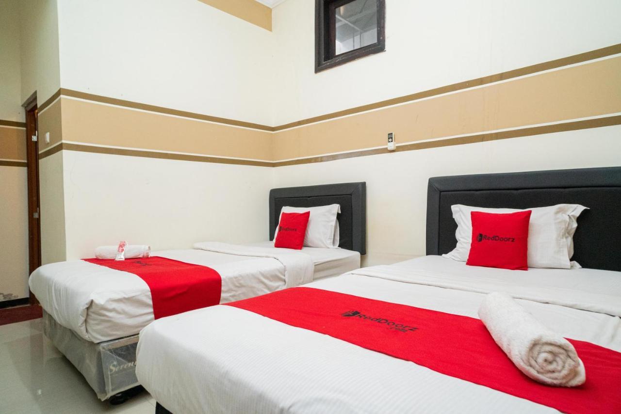 Reddoorz Syariah Near Marvel City Mall 2 Сурабая Экстерьер фото