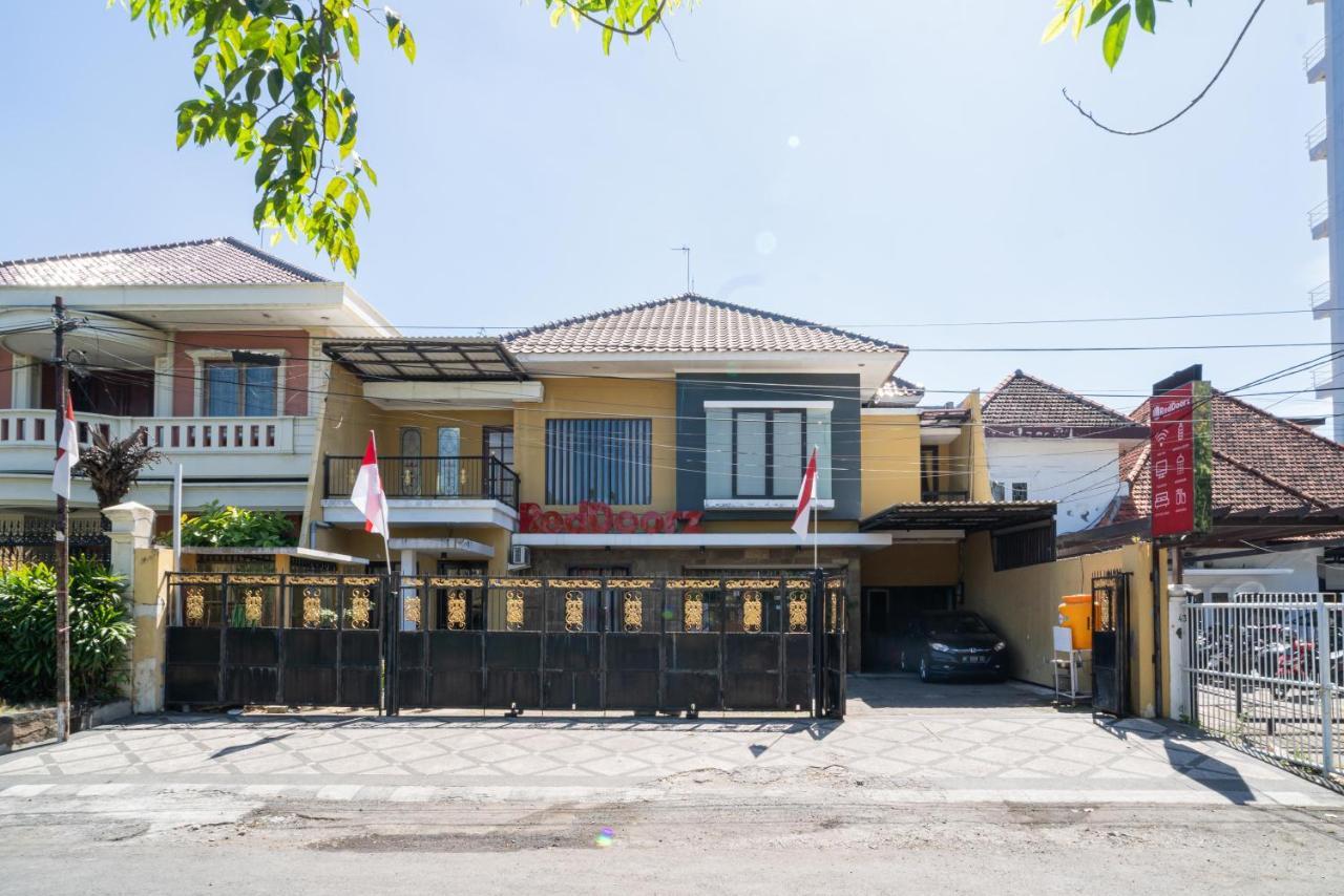 Reddoorz Syariah Near Marvel City Mall 2 Сурабая Экстерьер фото